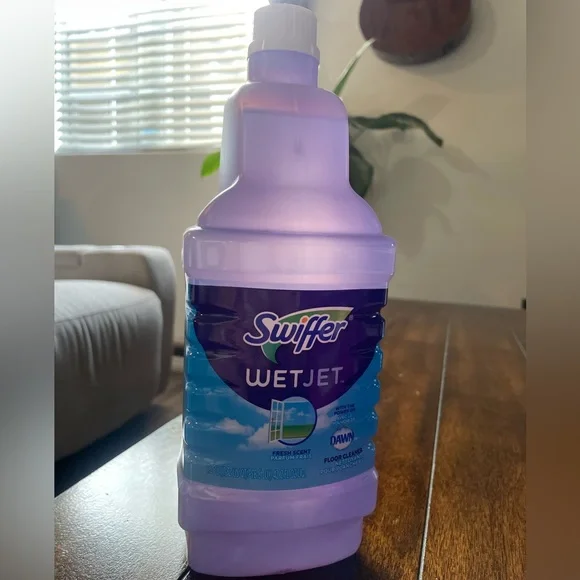 Swiffer WetJet Cleaning Solution (Fresh Scent; 42.2 Fl Oz) + (16ct) Mopping Pads - Picture 2 of 3
